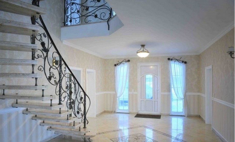 Прихожая в частном доме