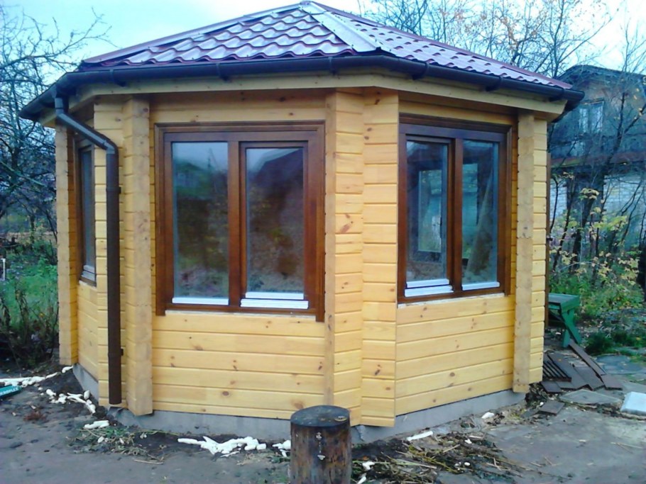 Стеклянная беседка