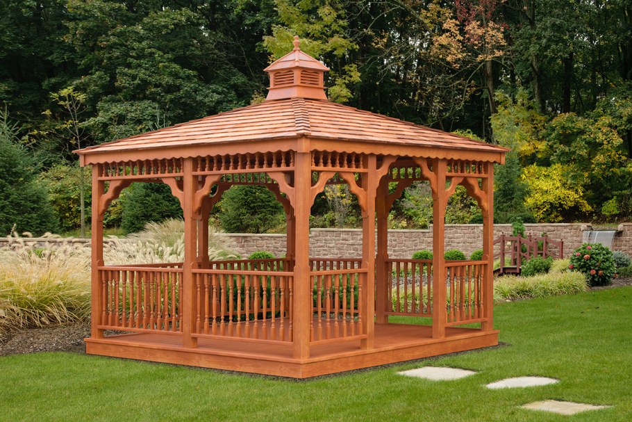 Беседка для дачи белая