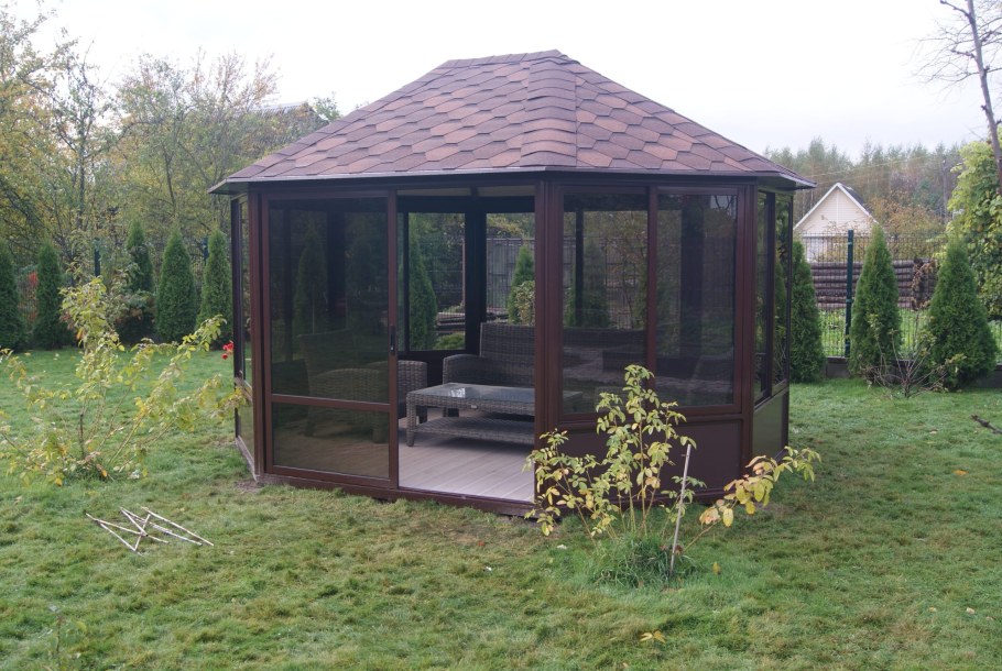 Стеклянная беседка