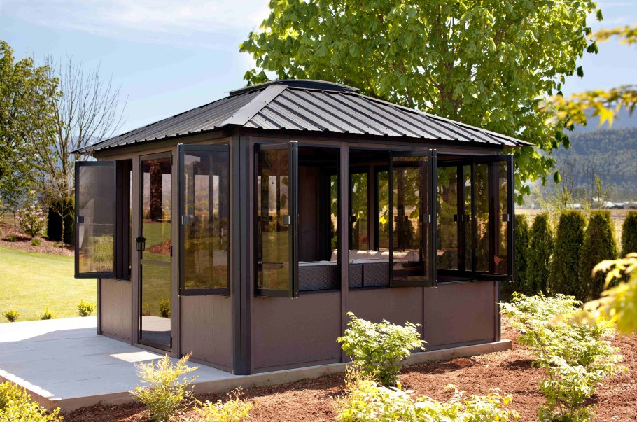 Застекленная беседка Балтика