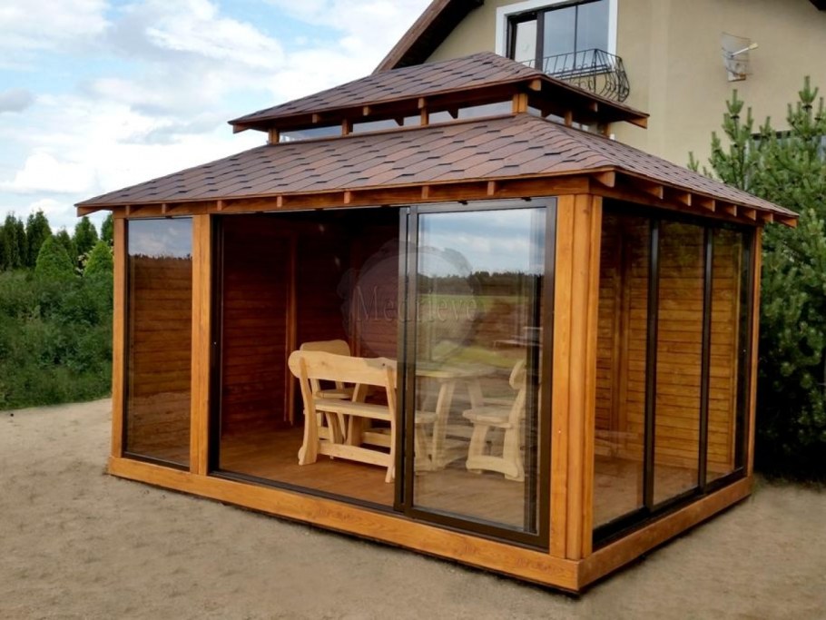 Кирпичная беседка 6х8 застеклённая