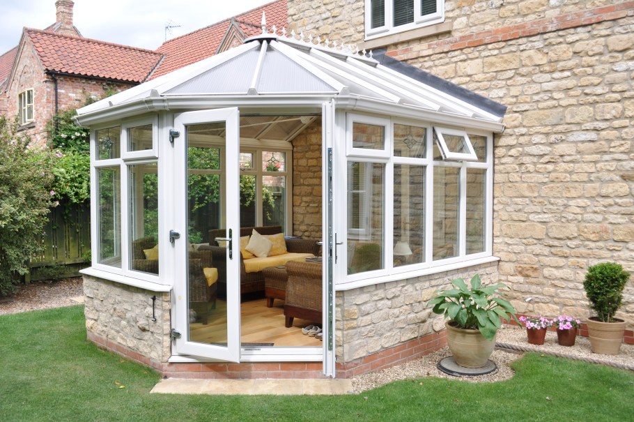 Застекленная беседка