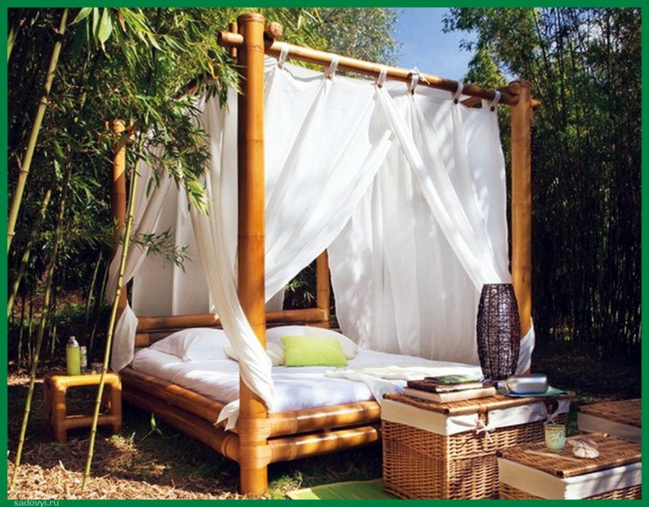 Маленький столик на балкон