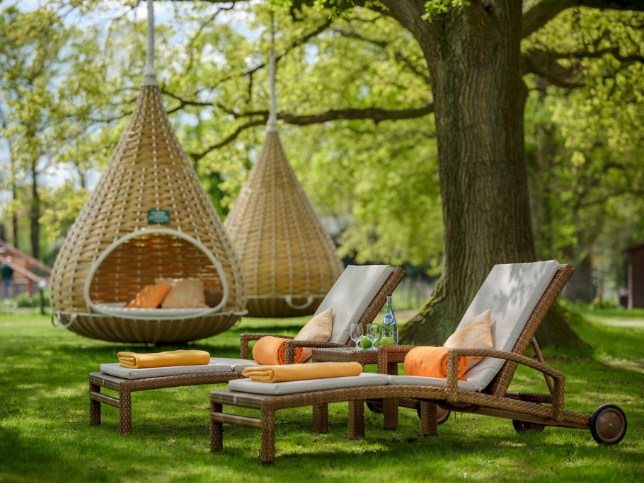 Укромный уголок в саду