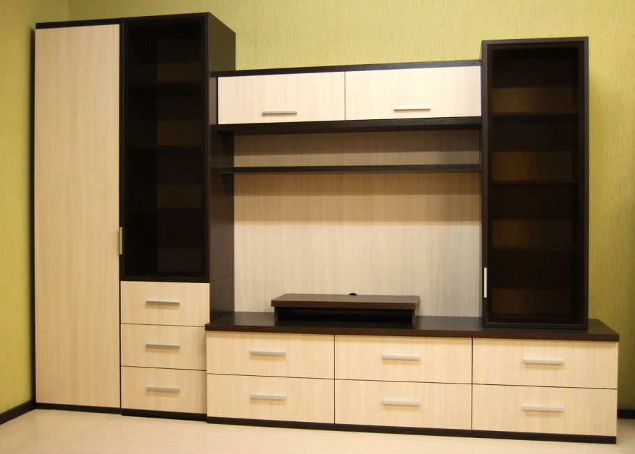 Белые стенки в гостиную