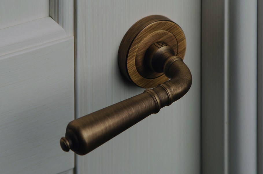 Ручка Волховец Мишель