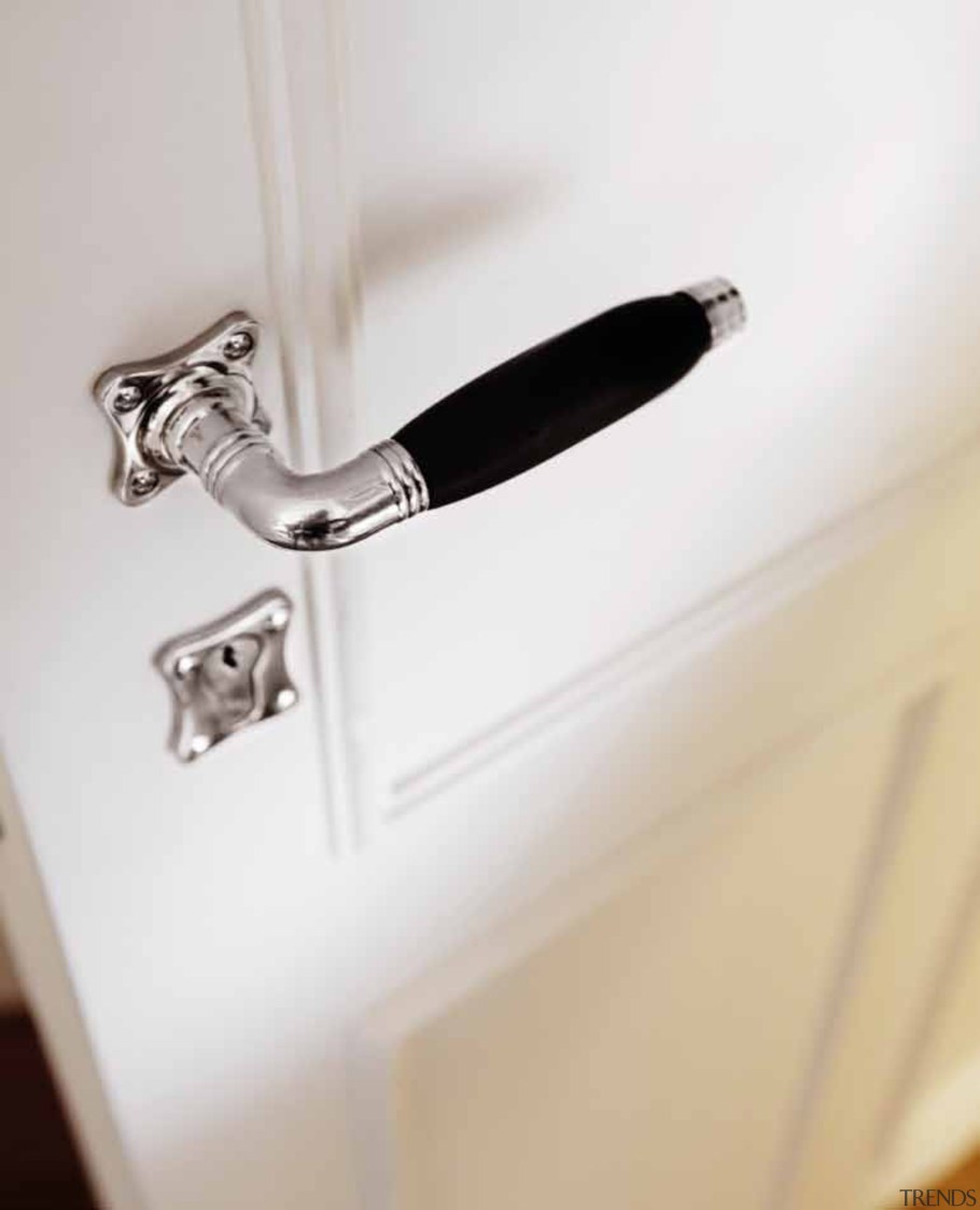 Дверные ручки для белых дверей
