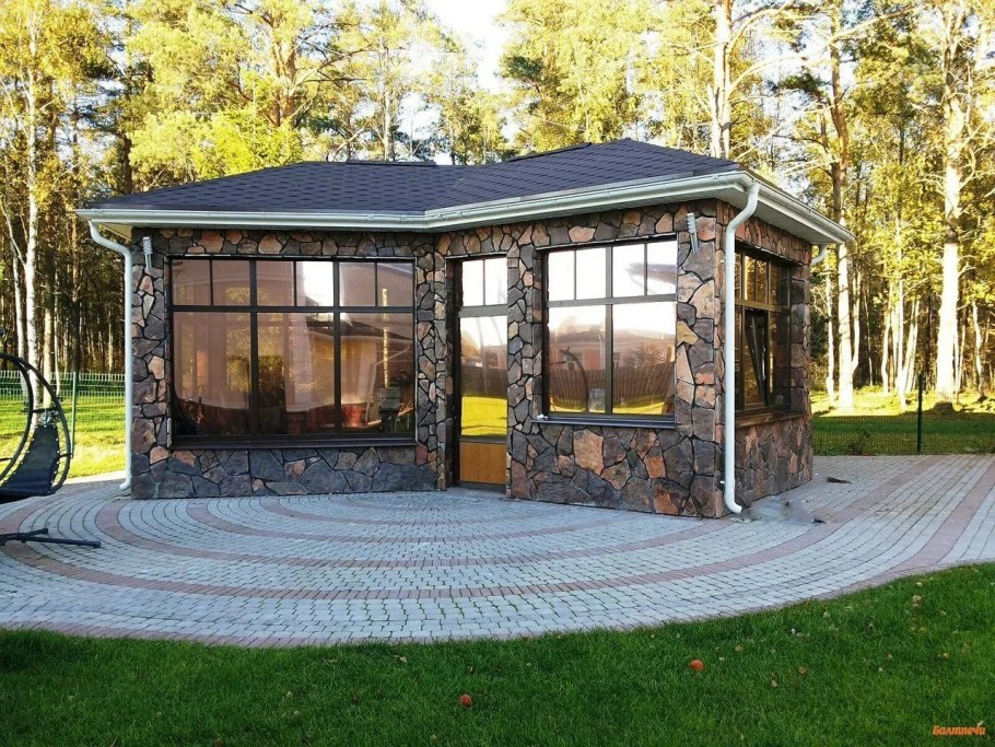 Застекленная беседка