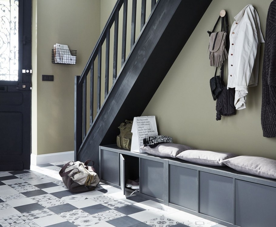 Шкаф под лестницей