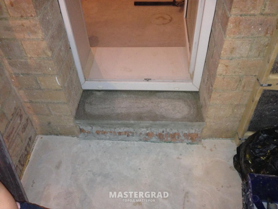 Ступенька на балкон из плитки