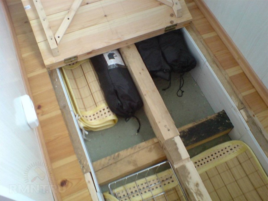 Погреб на балконе в полу
