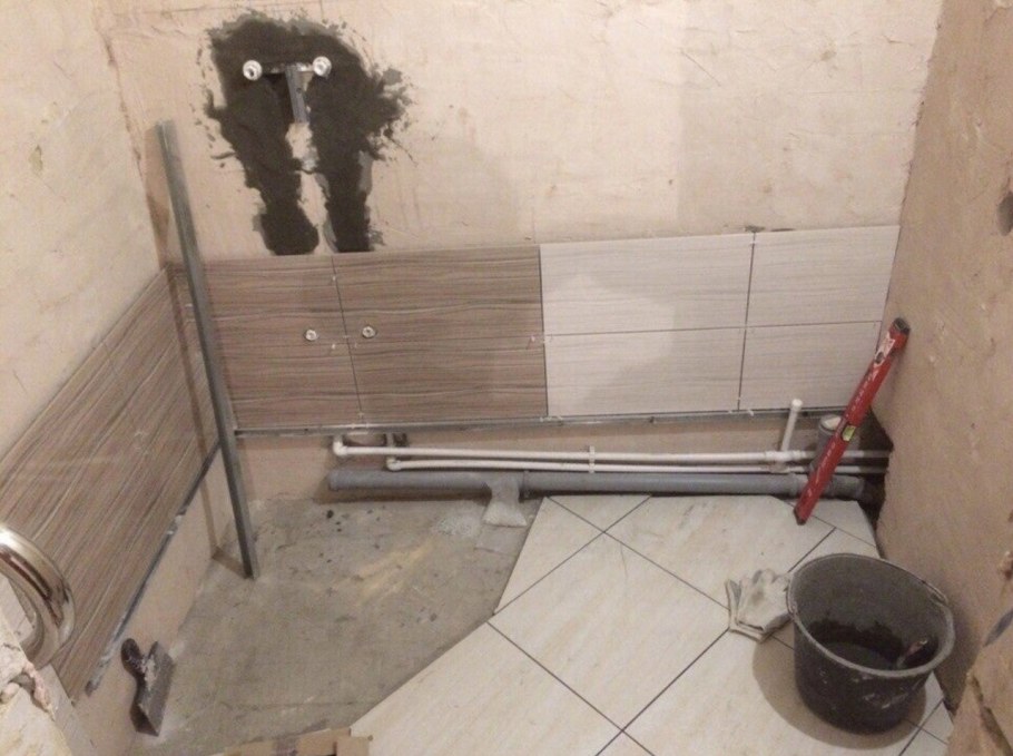 Трубы в душевой