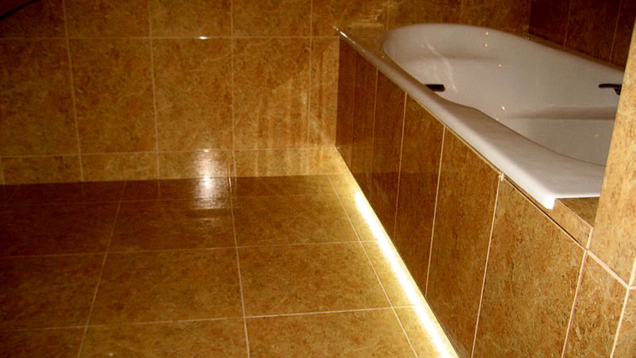 Выемка для ног под ванной