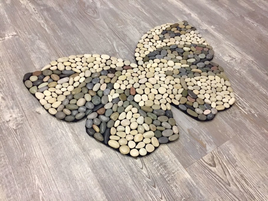 Коврик из камушков