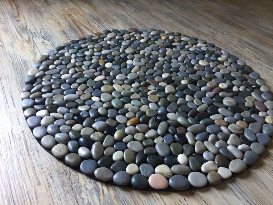 Морская галька в интерьере