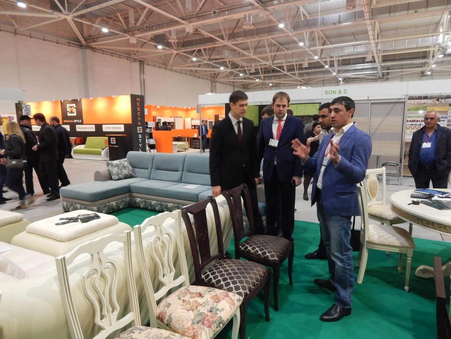 Классический стол и стулья