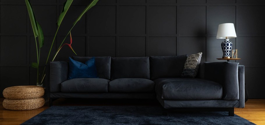 Комната с диваном