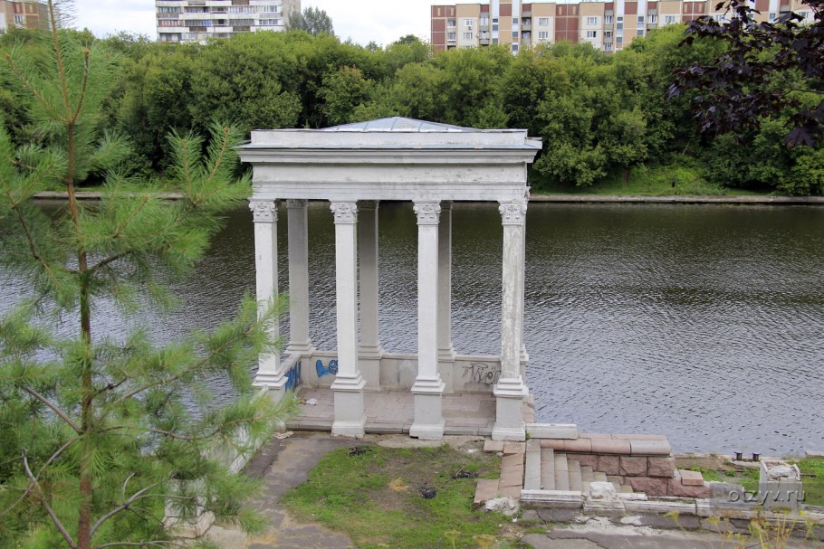 Колонны в Серебряном Бору