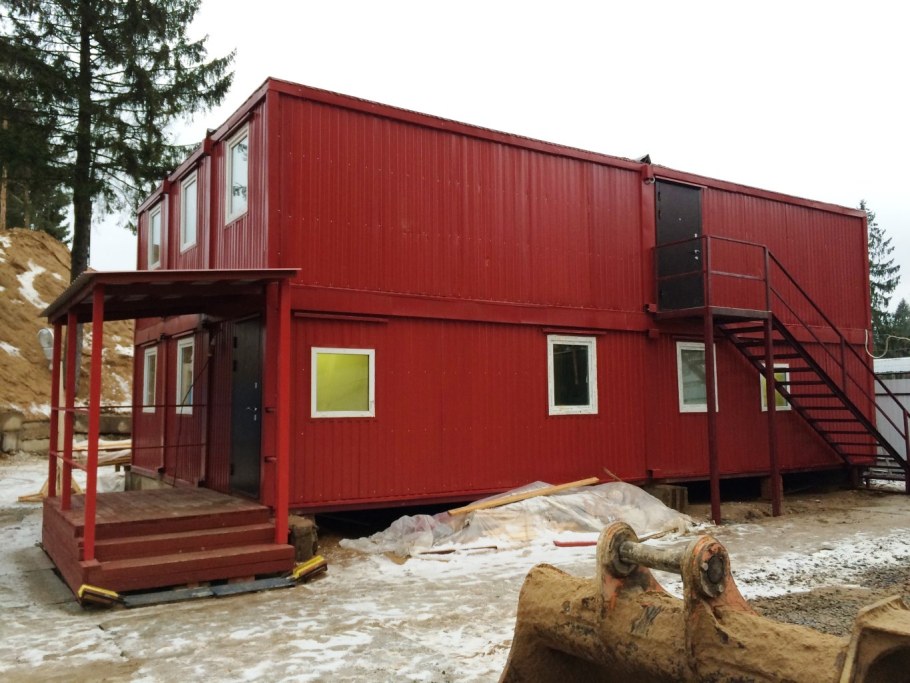 Здание из бытовок