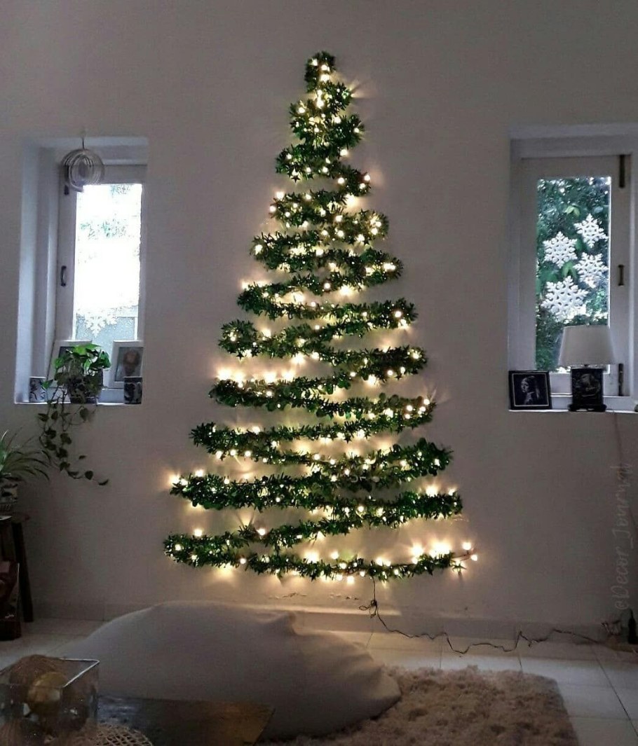 Новогодняя елка на стене