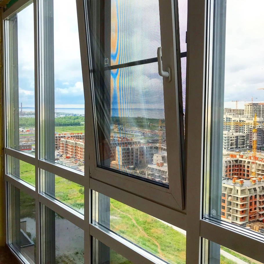 Французское остекление балкона Рехау