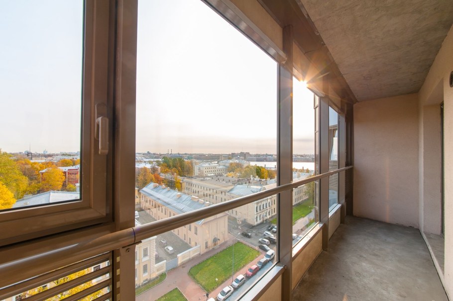 Панорамные окна на балконе