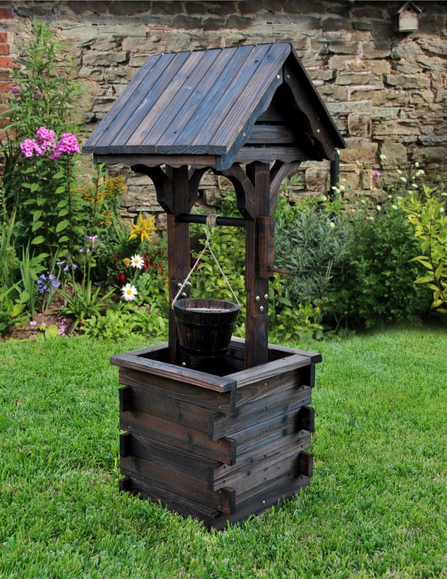 Декор колодца на даче