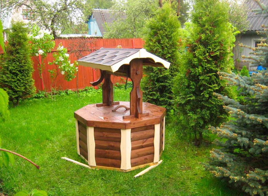 Декоративный колодец