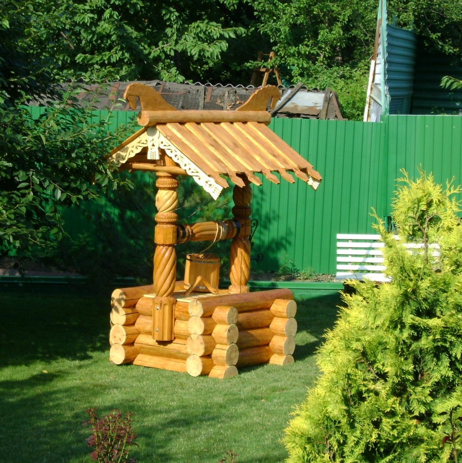 Отделка колодца деревом