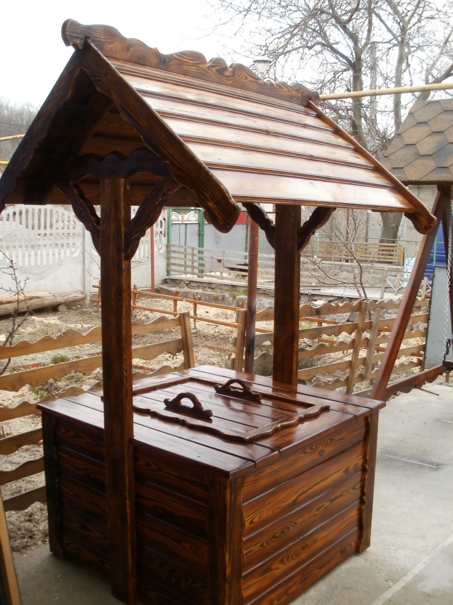 Красивый домик для колодца