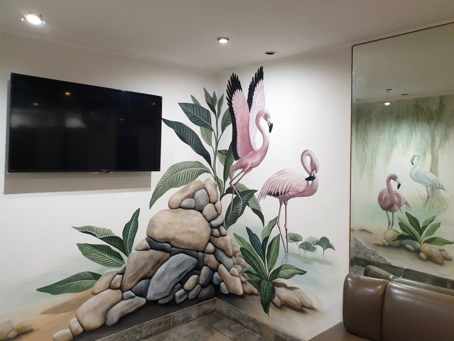 Цветы на стене