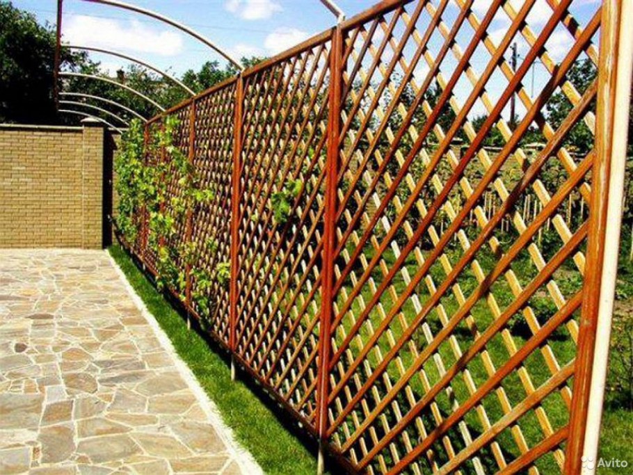 Деревянная решетка для беседки