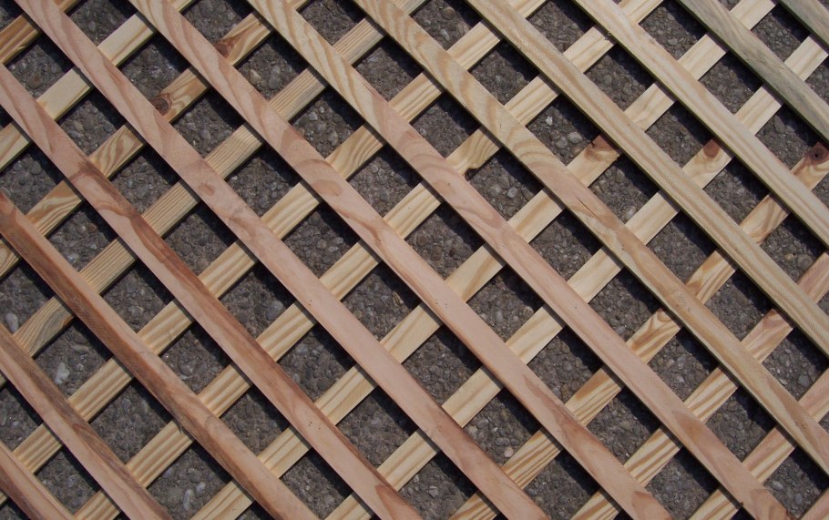 Деревянная решетка для беседки