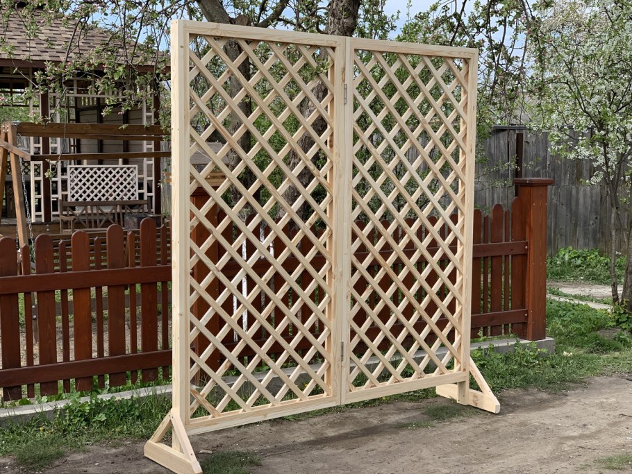 Калитка из деревянной решетки