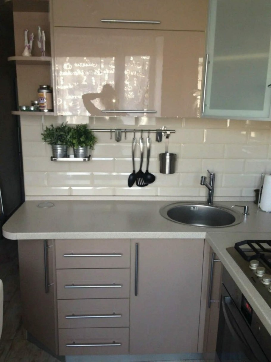 Кухня в однокомнатной квартире хрущевке