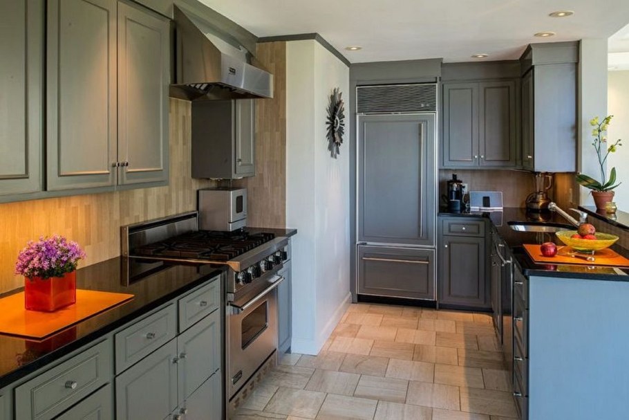 Серая кухня 9кв м интерьер штор