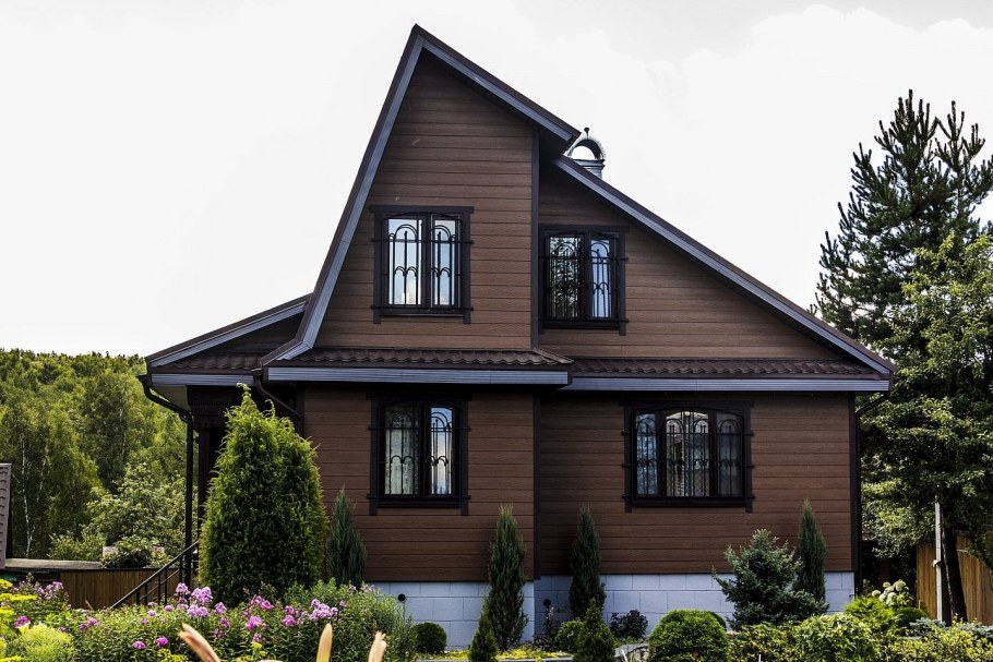 Обшиваем деревянный дом металлосайдингом