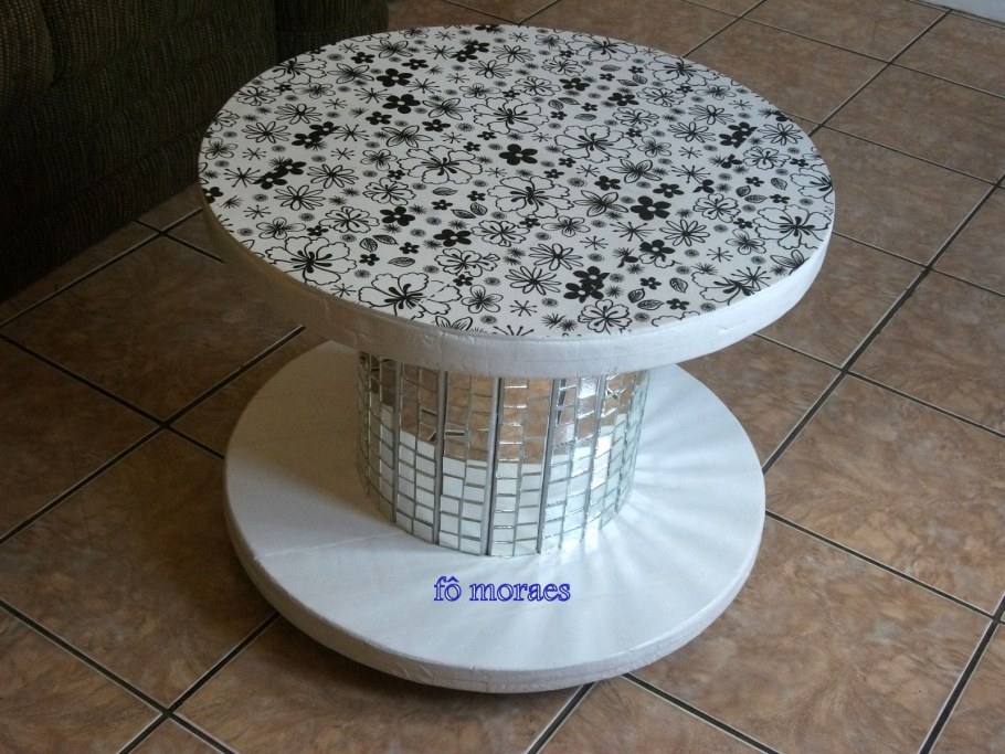 Журнальный столик с кованными ножками