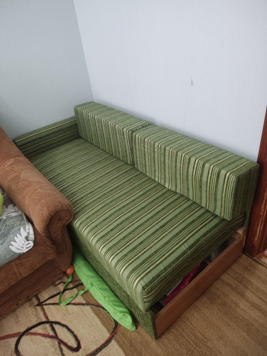 Старый диван