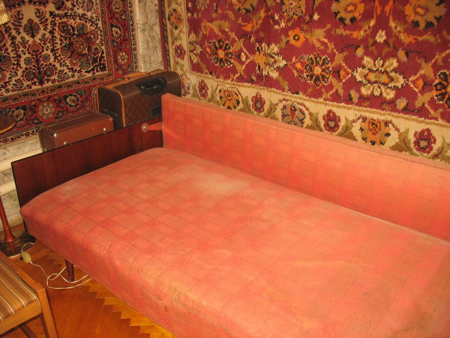 Старый диван
