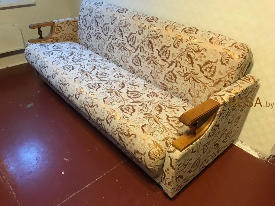 Диван в стиле 70-х