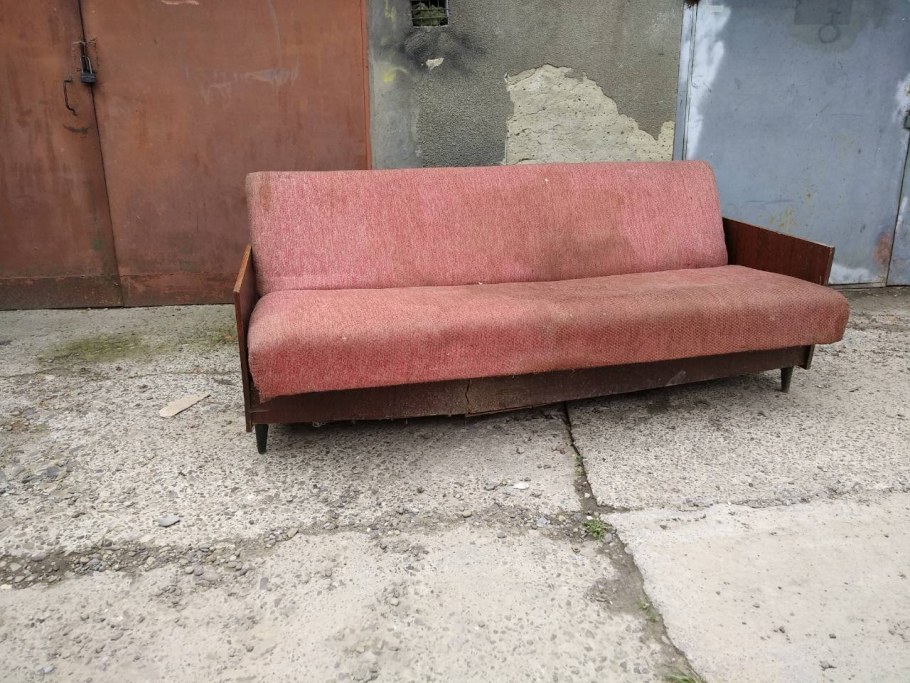 Перетяжка старого дивана-книжки