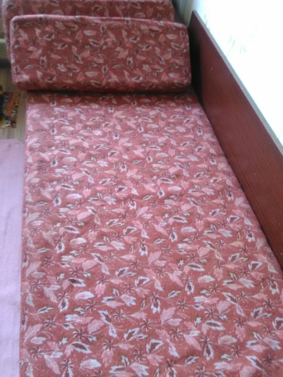 Диван раскладной старый