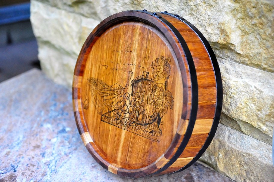 Деревянная бочка холодильник