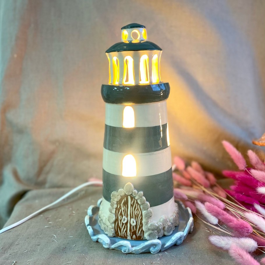 Фонарь в форме маяка