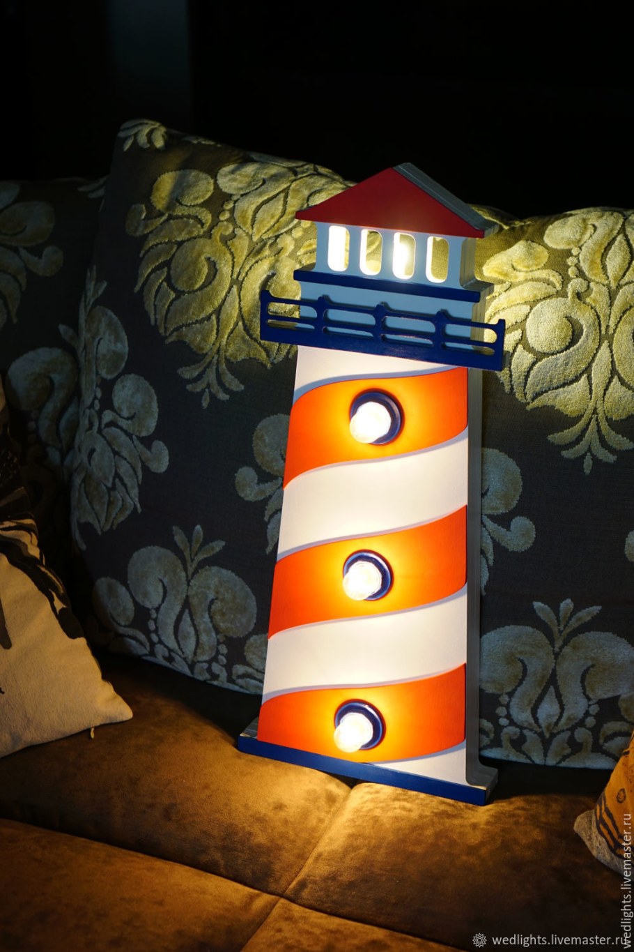 Маяк из глиняных горшков