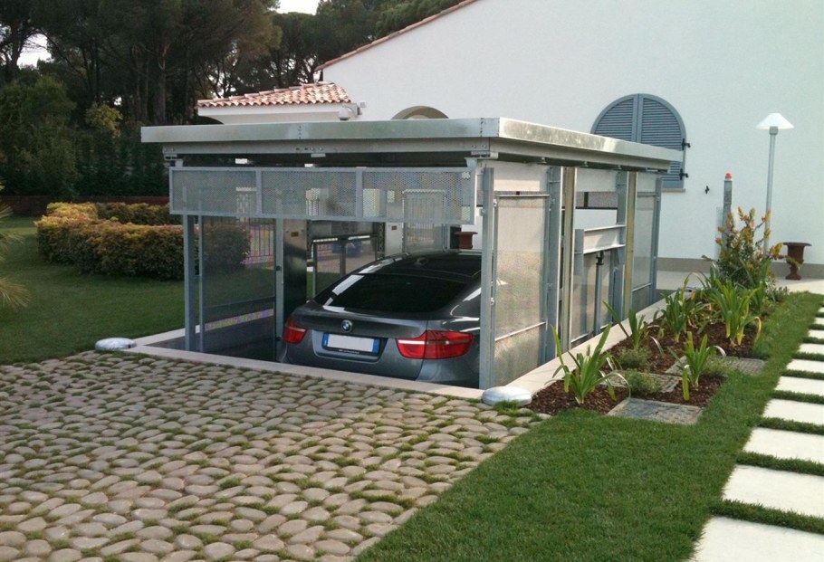 Парковочная площадка на даче