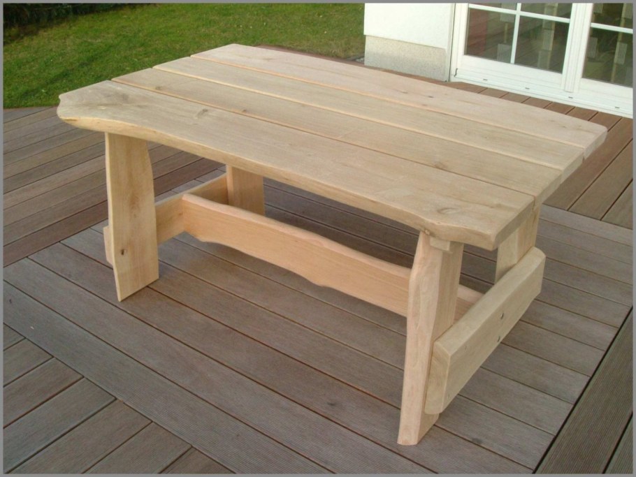 Стол уличный деревянный