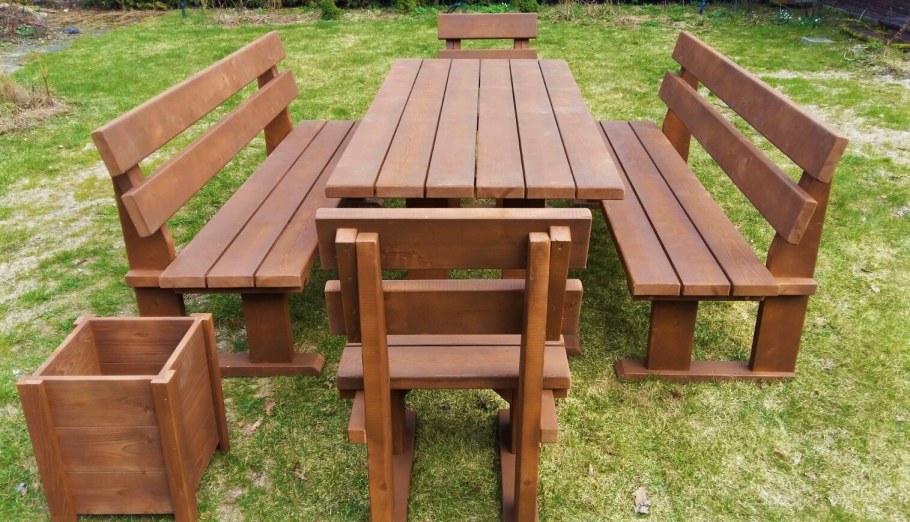 Круглый стол на дачу деревянный